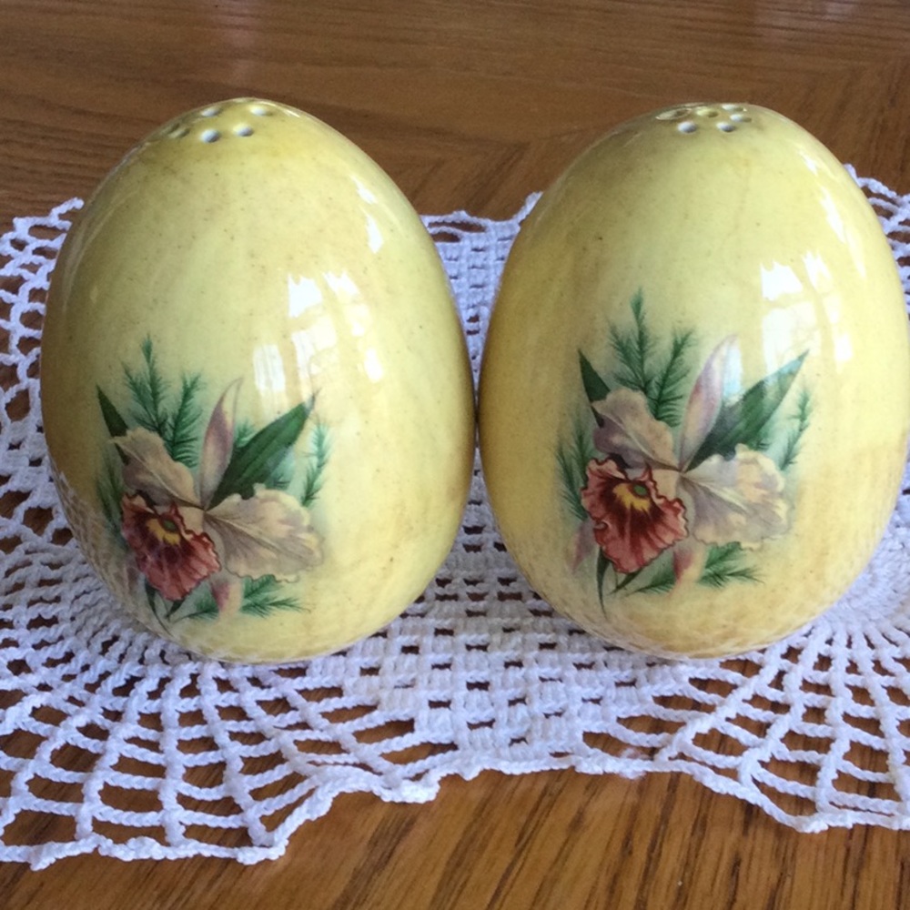 Easter eggs ceramic salt and pepper. Handmade in the 1970’s.